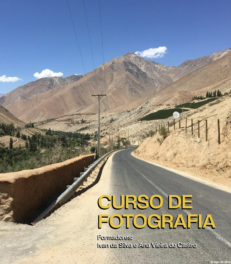 Fotografia de paisagem a cor com uma estrada e montanhas.
